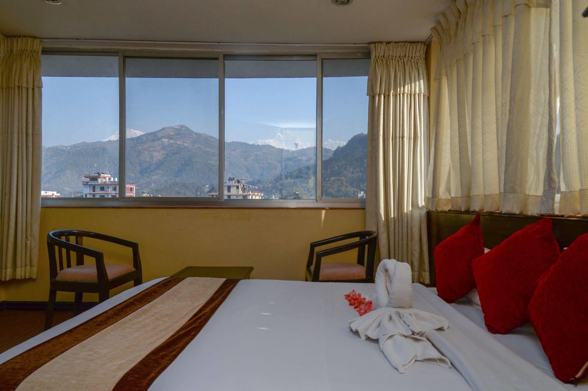 Hotel Lake Star Pokhara Exterior foto