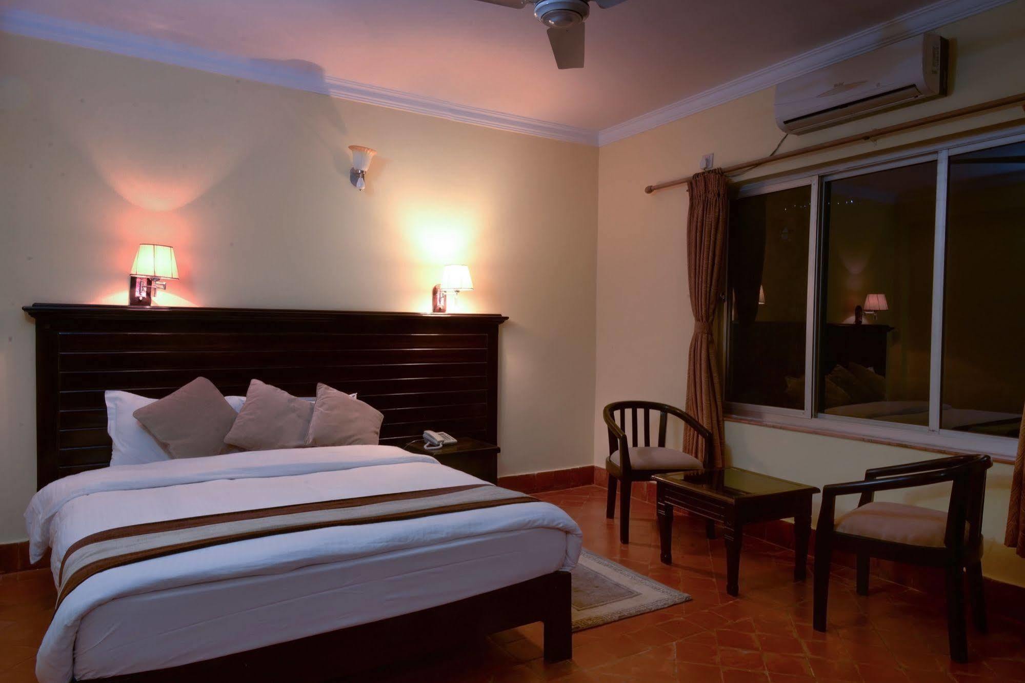 Hotel Lake Star Pokhara Exterior foto