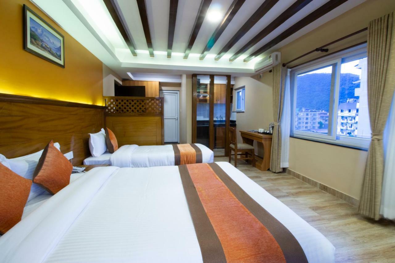 Hotel Lake Star Pokhara Exterior foto